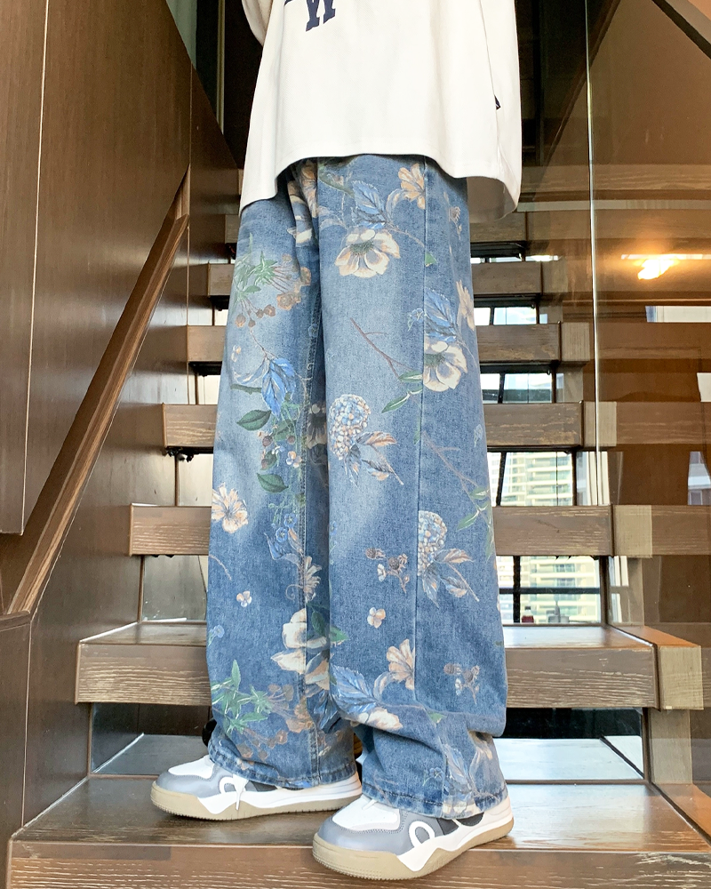 Jeans mit Blumenmuster