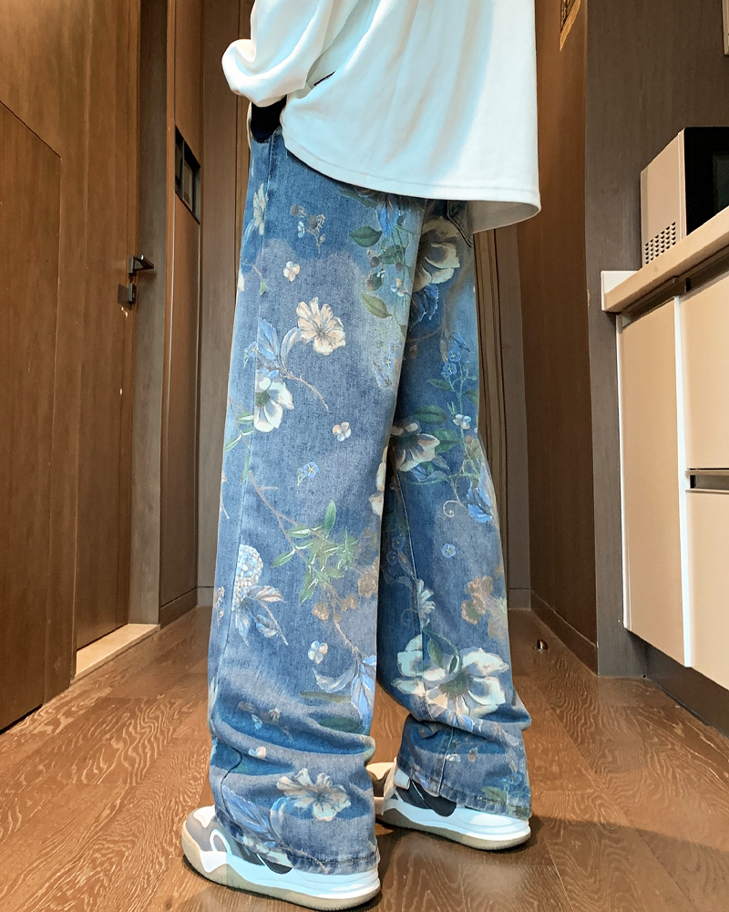 Jeans mit Blumenmuster