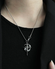 Kette mit Mond und Stern