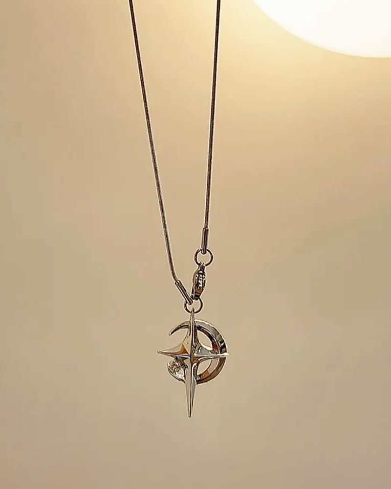 Kette mit Mond und Stern