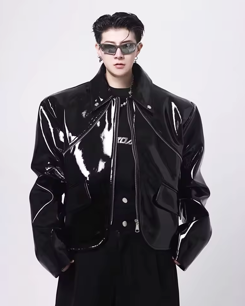 Glänzende Lederjacke