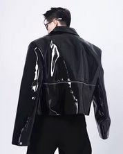 Glänzende Lederjacke