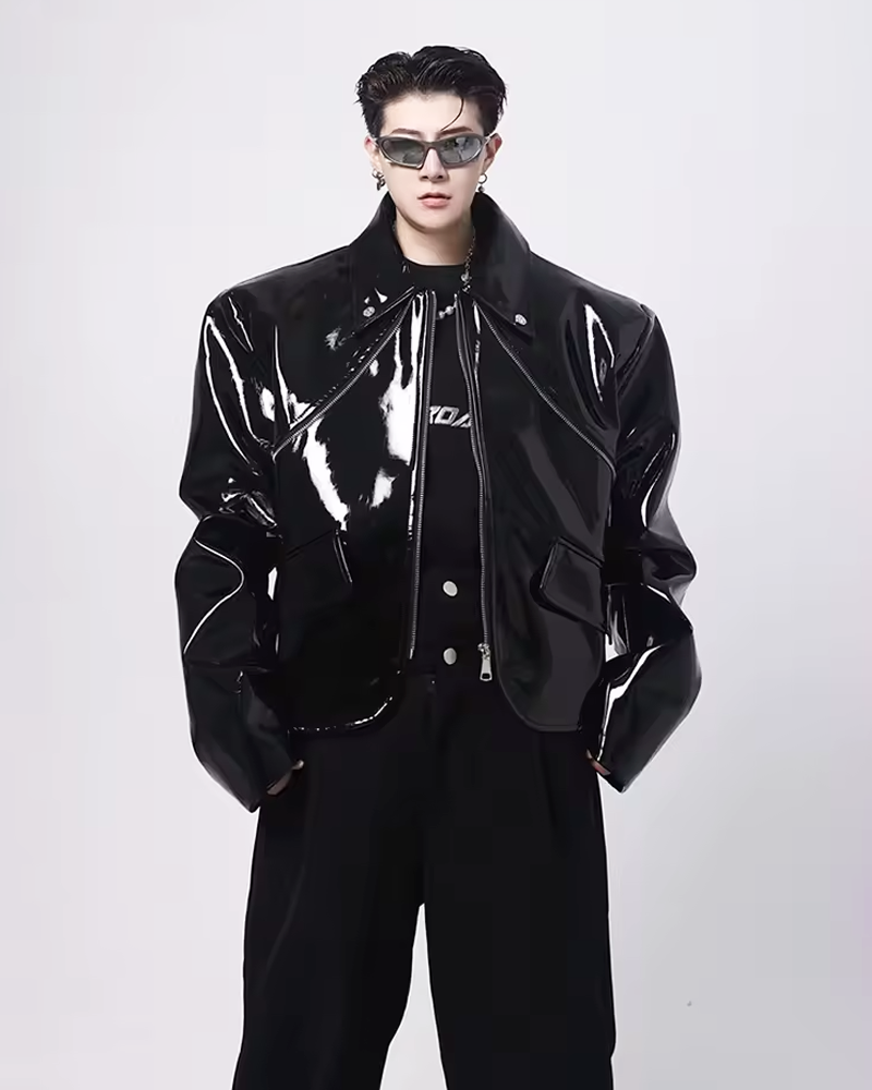 Glänzende Lederjacke