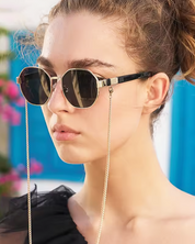 Sonnenbrille mit Kette