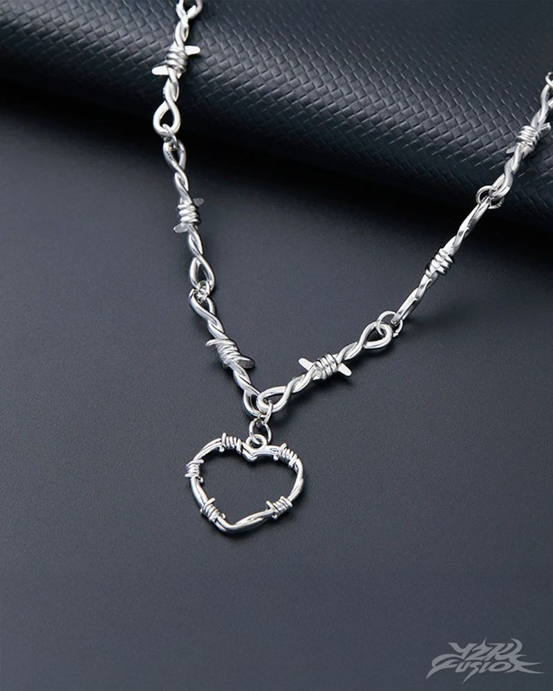 barbed-wire-heart-necklace-2.png
