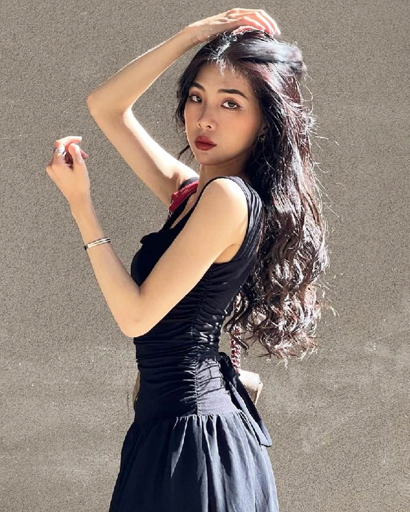 black-ruched-maxi-dress-2.png