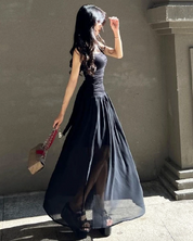 Schwarzes Kleid mit Raffung​