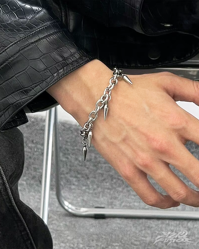spike-chain-bracelet-1.png