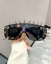 Sonnenbrille mit Stacheln