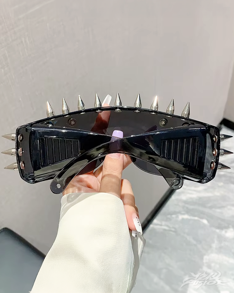 Sonnenbrille mit Stacheln