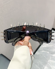 Sonnenbrille mit Stacheln