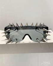 Sonnenbrille mit Stacheln