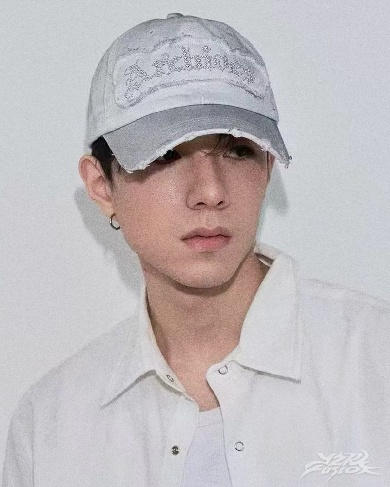 Cappello Y2K con strass