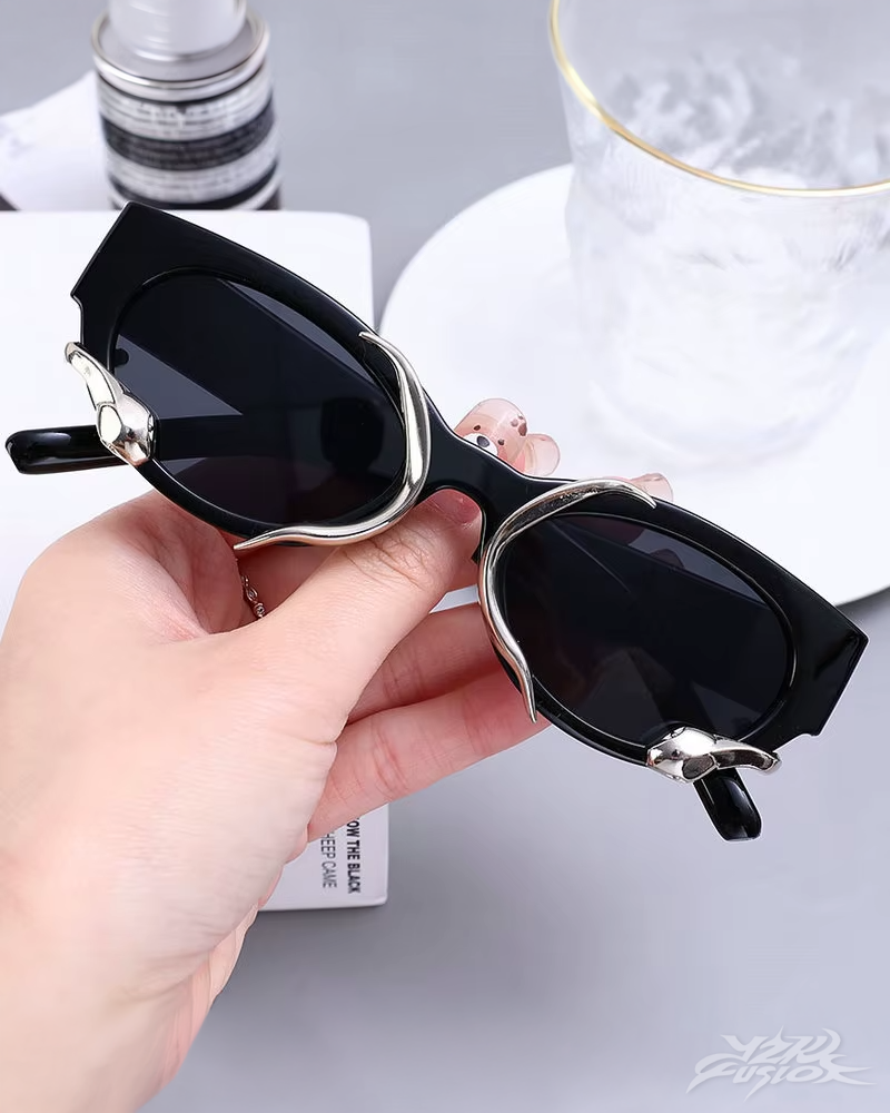 y2k-snake-sunglasses-1.png