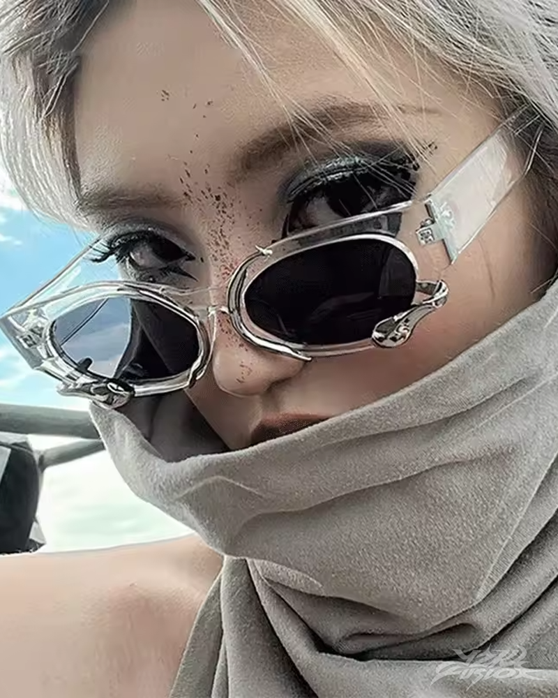 y2k-snake-sunglasses-6.png
