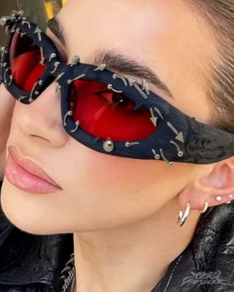 Y2K Sonnenbrille mit Piercings