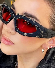 Y2K Sonnenbrille mit Piercings