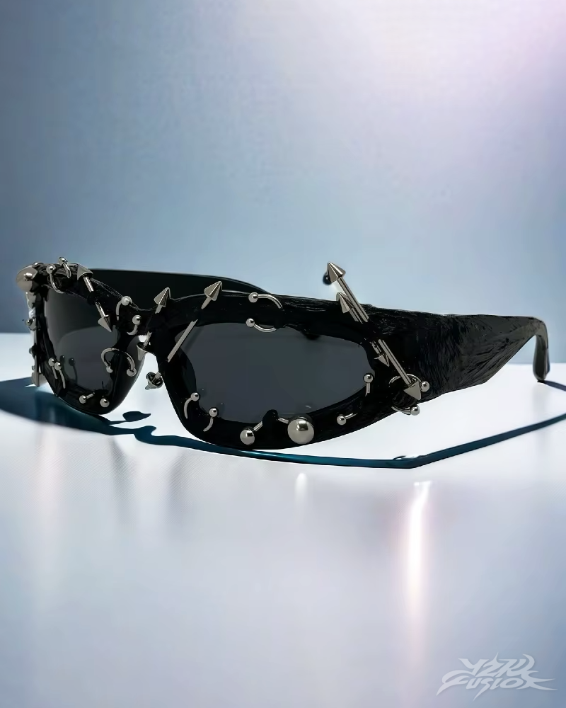 Y2K Sonnenbrille mit Piercings