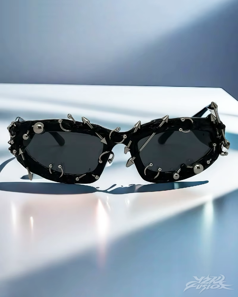 Y2K Sonnenbrille mit Piercings